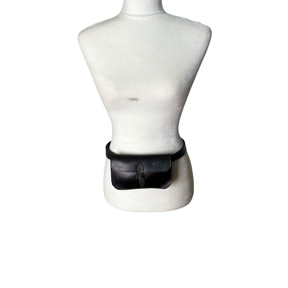 Banana Republic Accessories - Banana Republic Heritage Leather Belt Bag in Dark Expresso Brown